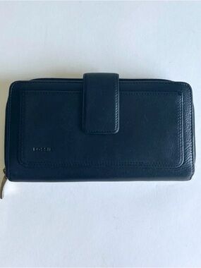 Fossil Black Genuine Leather Snap Closure Zip Around Wallet.